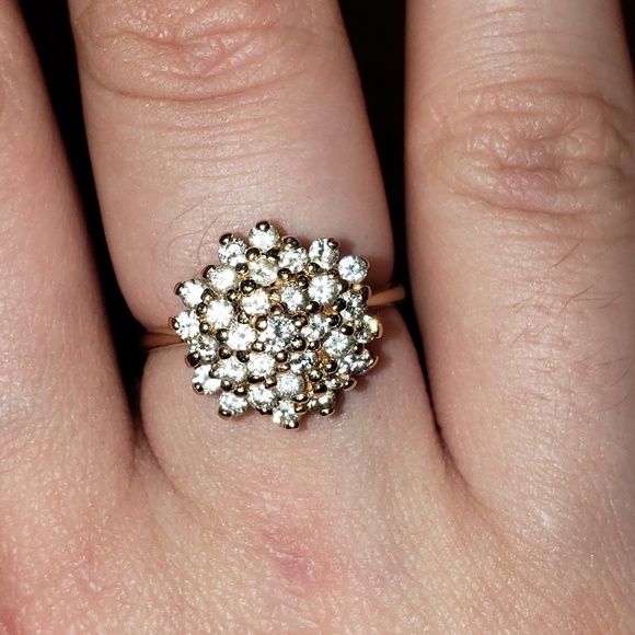 14k yellow gold diamond cluster ring - Picture 2 of 2